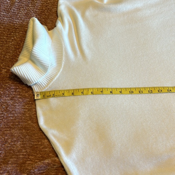 Creamy white turtle neck sweater - Picture 7 of 10